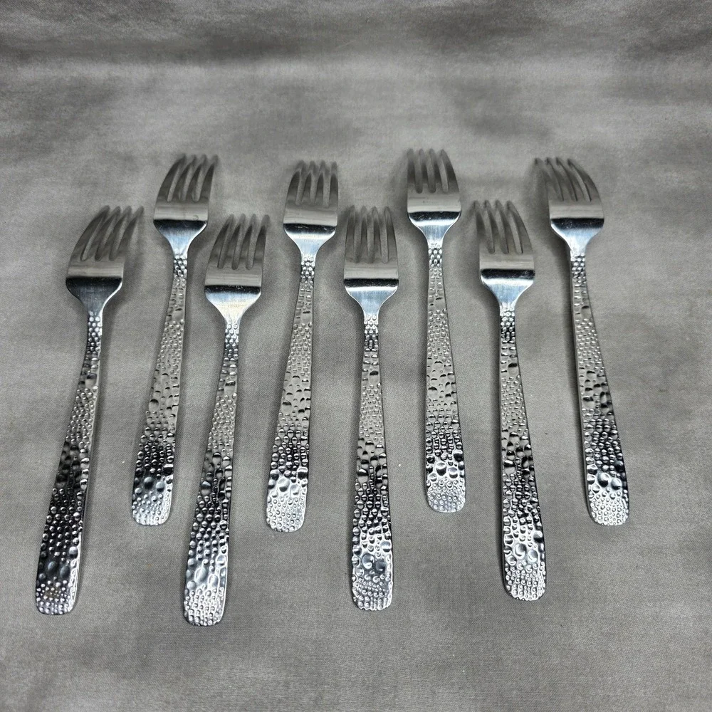The Unbranded Brand x8 hammered